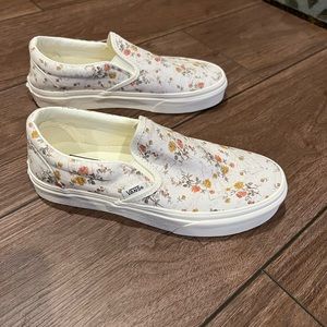 Girls Vans- floral. Brand new, in box. Never worn. Smoke free home